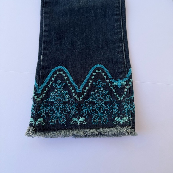 Woman’s Crown & Ivy Skinny Ankle Jeans Size 4P - Picture 3 of 9